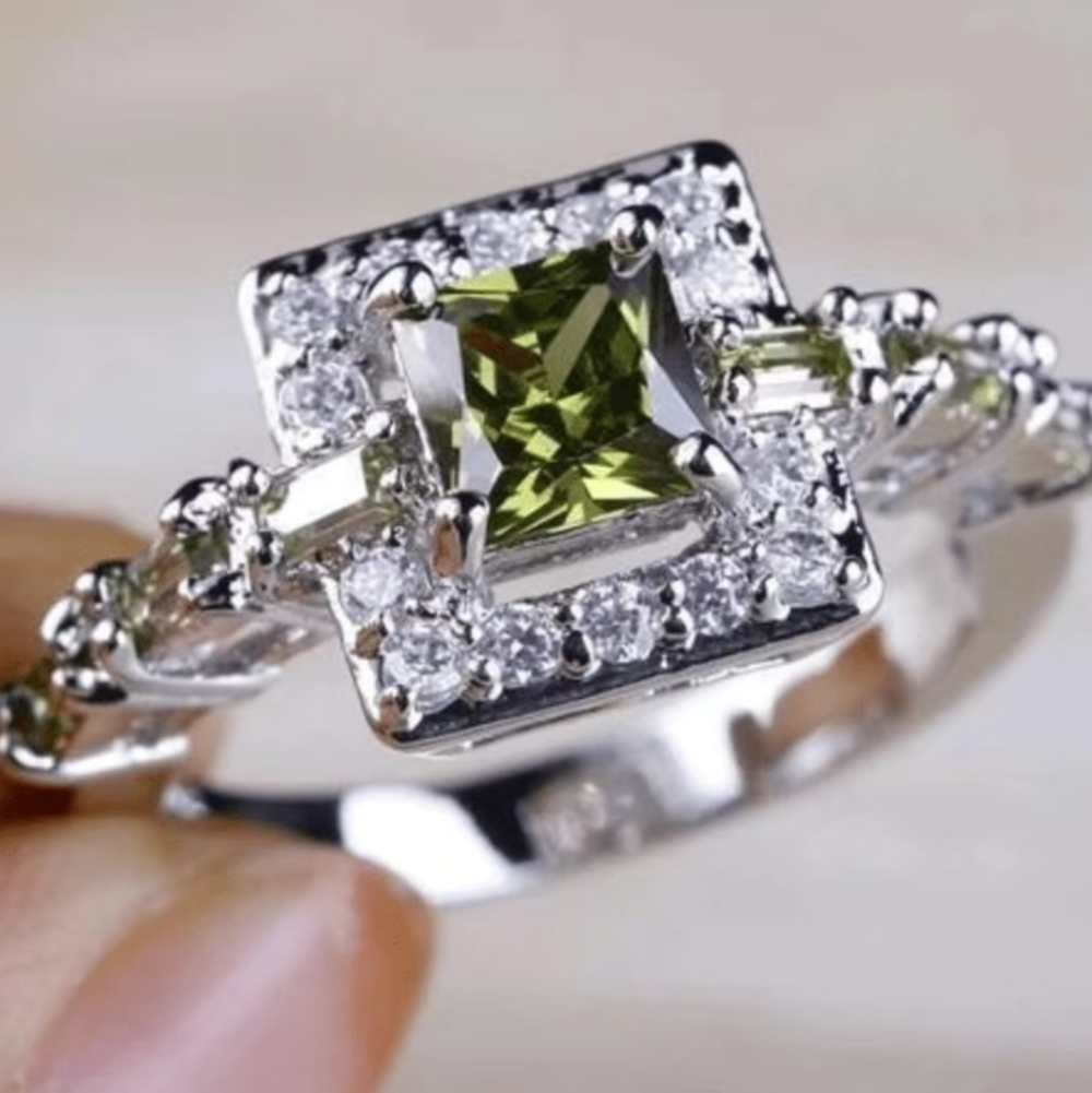 New women's green ring